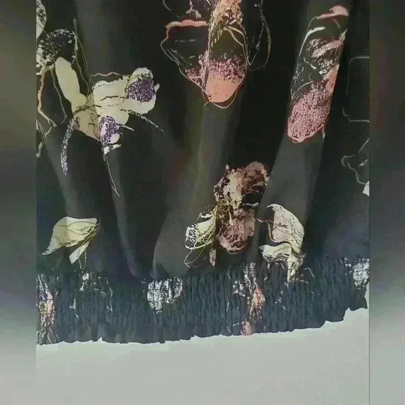 Meg & Margot new with  tags flowered blouse size small - Picture 4 of 6